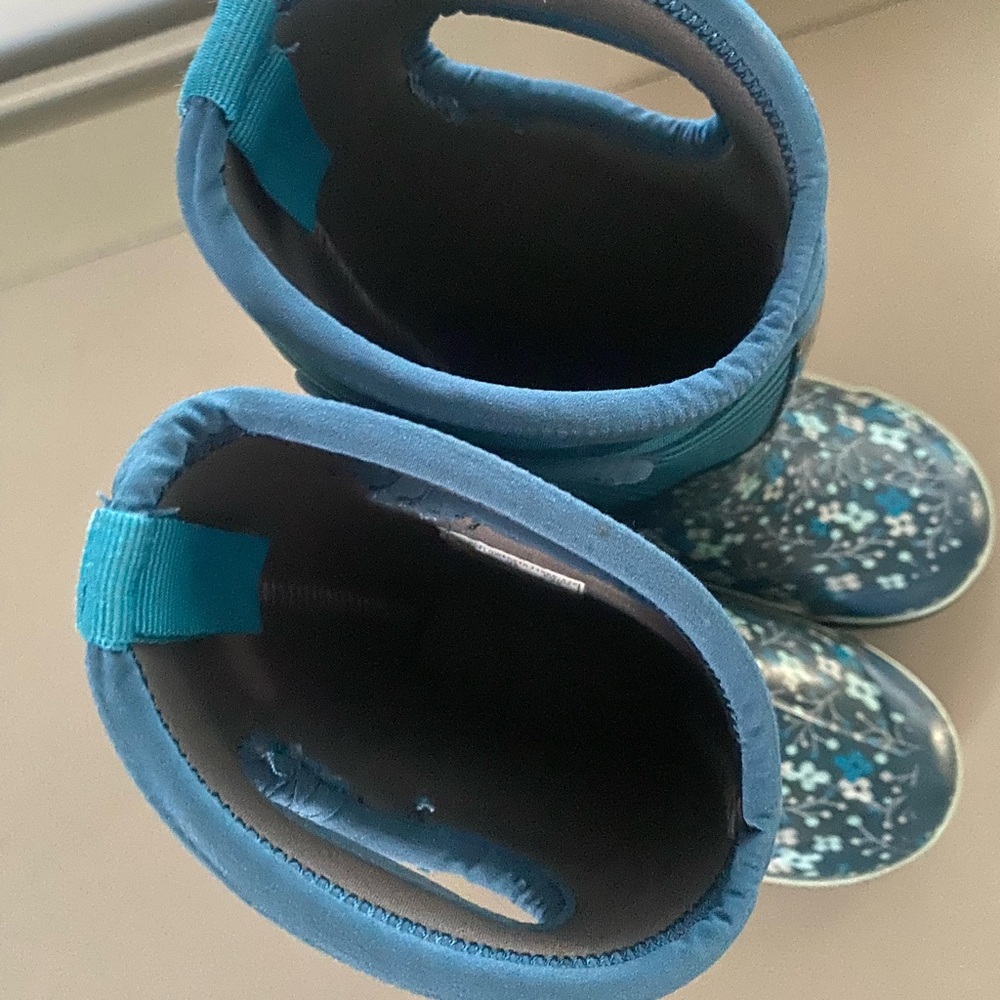 Bogs Teal Floral & Striped Kids Rain Boots - Picture 6 of 9